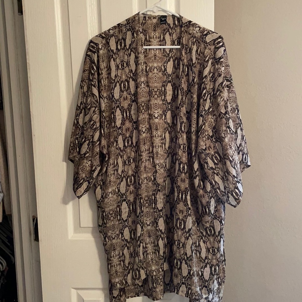 NWOT Leopard Print Open Front Chiffon Wrap